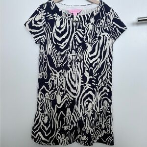 Lilly Pulitzer Navy and White Patterned Dress MD (6-7)
